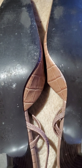 Good used condition liz Claiborne heels - Picture 8 of 8
